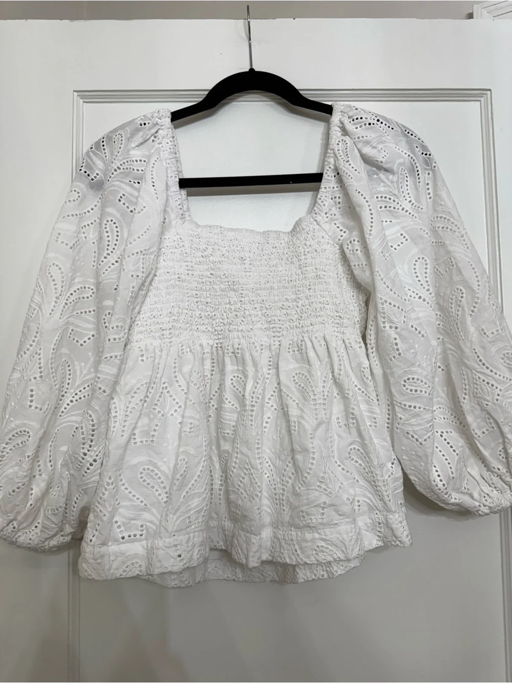 Banana Republic White Eyelet Puff Sleeve Twist Front Blouse Top M